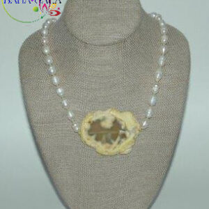 Freshwater Pearl Necklace & Earring Set.
