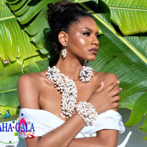 Stunning Natural Shells Necklace & Earring Set.