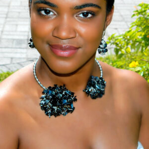 Lovely Black Mother of Pearl Necklace Set.