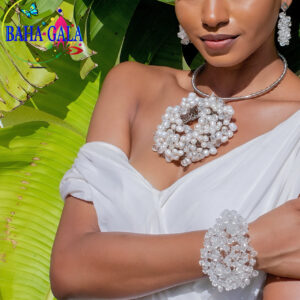 Lovely "Halo" Freshwater Pearls & Crystals Flower Necklace Set.