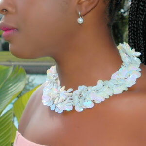Beautiful Feather Shells Rose & White Necklace Set.